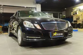 奔驰老E壮心不已，13款E260升级一键启动、舒适进入、电尾门等图片