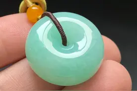 翡翠「种水」科普—糯种，公开细分类型对应的市场价格图片