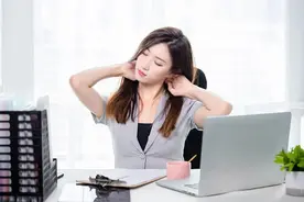 办公室“打工人”得了颈椎病，可以算作工伤吗？图片