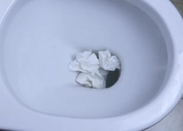 家里马桶下水慢怎么办