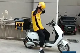 德州19岁大学生暑期送外卖赚1.7万 妈妈：心疼又欣慰图片