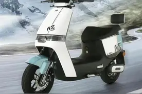 小刀爬山版电摩，搭载1500瓦电机，续航300公里以上图片