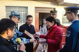立功喜报送到家，军人军属享荣光图片