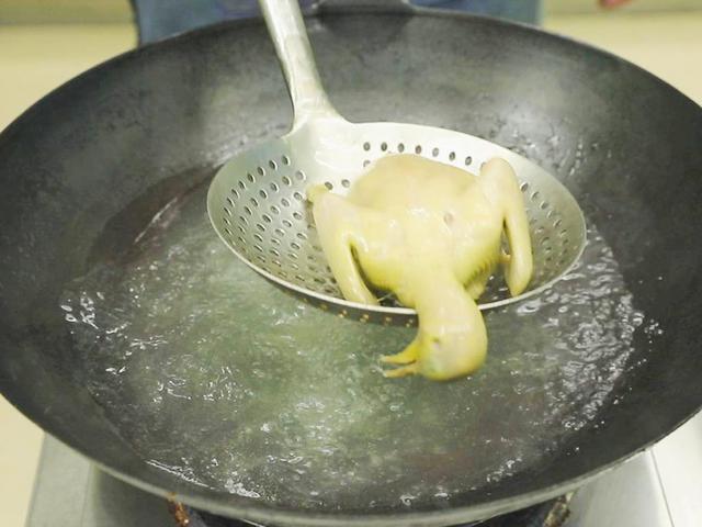 炖鸽子汤放什么最营养 2026年炖鸽子汤放什么最营养可以放花生吗