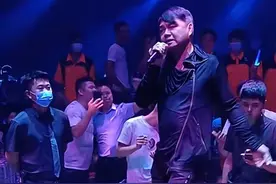 63岁香港戏骨内地酒吧商演！又唱又跳青筋直冒，曝出场费仅1万多图片