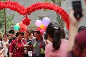 当哥哥娶了弟弟的班主任，哥哥爱情圆满，弟弟每天生活的水深火热图片