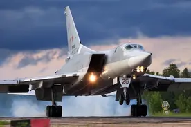 大杀器收官清场！俄战略轰炸机携“巨型炸弹”实施“地毯式轰炸”图片