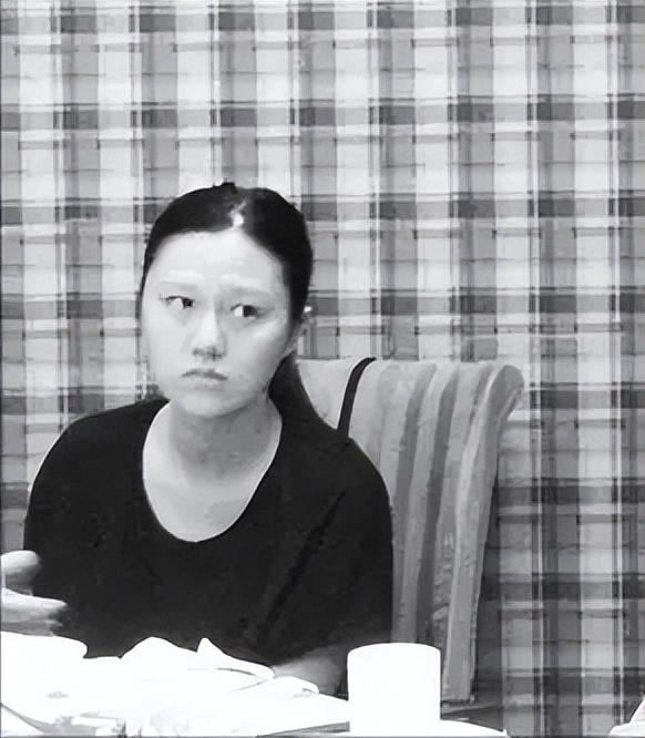 每次母亲心情不好的时候,王咪总是默默的陪伴在母亲