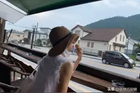 安徽一女子邀请同学聚餐，点6瓶茅台一大桌海鲜，结账时集体破防图片