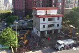 现场直击！吉州一栋400平方米自建房被拆除！图片