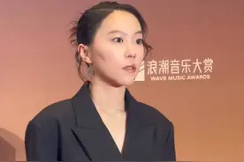 27岁窦靖童参加活动形象大变，神态举止像极王菲！网友：天后遗传图片