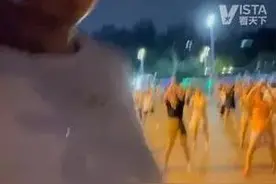 广场舞惊现“外教老师” 跟着老师跳尊巴 律动满分图片