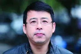 “央视名嘴”阿丘，走到今天这地步，怪不得别人图片