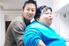 昔日校花被丈夫喂到330斤，曾睡塌两张床，丈夫：我怕她被抢走图片