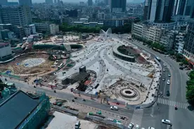 我在人民广场吃炸鸡，梦想照进现实，罗定人民广场已经有了雏形图片