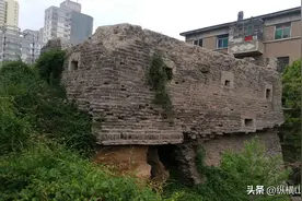 东北四野炮一师入关，穿甲弹钻城墙炸出豁口，为解放太原带来曙光图片