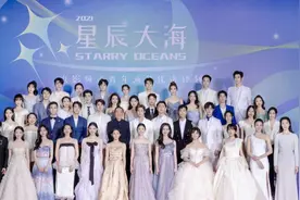 星辰大海拍合照，张子枫享C位，蒋依依比吴宣仪还靠边图片
