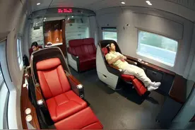 为什么高铁座位还分等级？商务座比二等座贵3倍，到底贵在哪了？图片