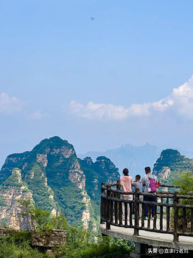 朋友携家人开车四小时去山西悬空寺却败兴而归，于是带他们来这儿