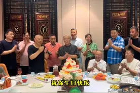 郭德纲亲自到场，给少马爷马志明过80大寿，座位暴露相声界地位图片