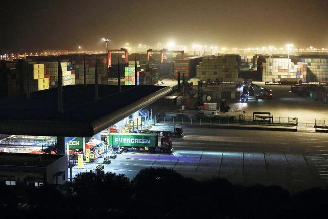 与危险品24小时相伴，一对农村夫妻的漂泊高薪路