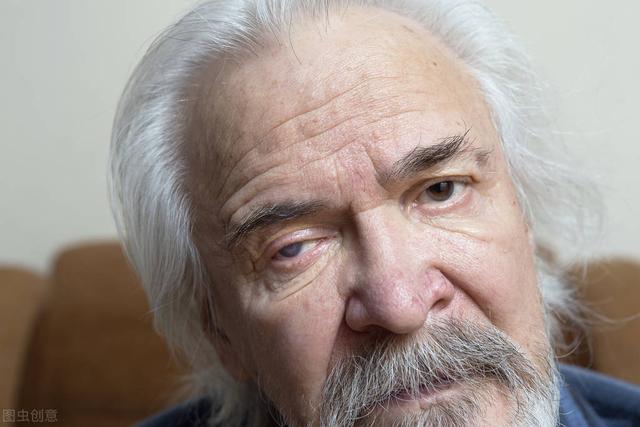 为什么脸上会长鸡皮肤怎么办