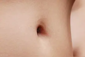 为什么很多女生肚脐眼是竖着的，男生是横着的，体胖的人是圆的？图片