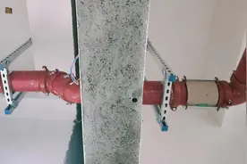 消防管道跨越建筑伸缩缝的做法详解图片