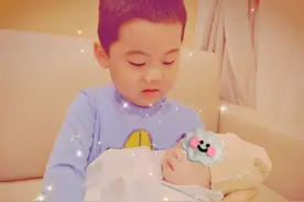 李小萌产后20天晒孕肚照，回顾孕期变化，温馨记录儿子成长过程图片
