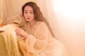 深夜，路遇女同事，女同事：求求你，帮我图片