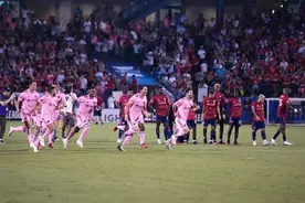 足球的王！梅西单挑一支球队！超神任意球破门+第1人，刷爆纪录图片