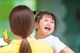 注意！孩子上幼儿园不哭也不闹，这种情况反而要多留心图片