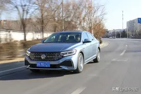 双重形象，配置升级，B级车热门选手回来了？试驾新款帕萨特图片