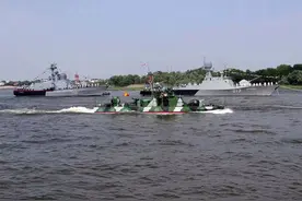 俄罗斯装备志——1204型装甲坦克炮艇图片