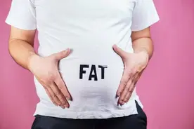 全身不胖但是肚子大，这是怎么回事？或与这3个原因有关图片