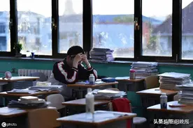 咋回事？上大学在望，女孩却态度坚决宣布不再上学图片