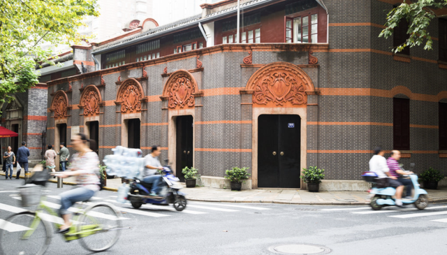 上海开始直接送户口“抢人”，澳洲八大毕业生工作就能落户