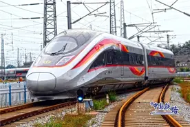 铁路6月20日起实行新列车运行图，云南至北京首开复兴号智能动车组图片