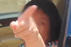 摊上事了! "使馆车"堵路后续: 女车主身份被扒，是个大人物！图片