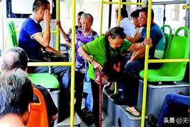 2023年老人乘坐公交不再免费？图片
