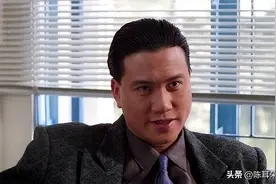 万梓良谈周润发，他把鞭炮放在我耳朵上，后来，我才知道那是道具图片