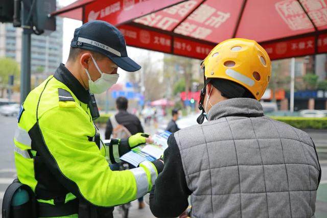 三轮摩托车驾照怎么考（电动两轮车三轮车摩托车驾照怎么考有C1能骑吗已经明确了）