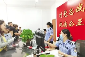 南阳：16种证件可乘火车 不用扎堆给孩儿办身份证图片