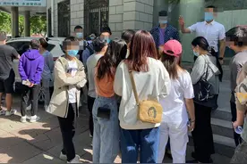 年赚超800亿的北京科兴中维，被传“先裁员后再发年终奖”！被裁员工：去年加班到深夜，今年因更新简历被裁图片