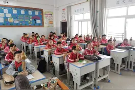 “四有好老师”丨奏响乡村童心 他让村小也有了管乐团图片