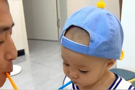 爸爸要没点智慧真不好意思出来带娃，这招哄娃吃药真是太绝了 #宝宝吃药 #坑娃的爹 #花式带娃 #90后带娃图片