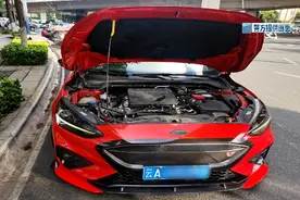当炸街的“显眼包”，遇上了交警图片