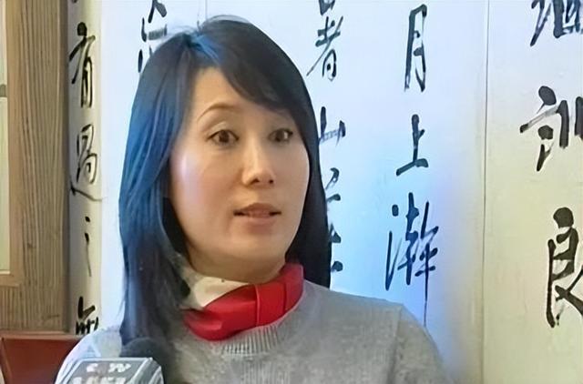 丁岚：曾火遍全国移居国外，回国经商成亿万富婆，58岁仍孤身一人
