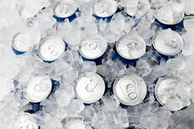 一口闷冰镇饮料吐血1000毫升？小心冰镇饮料的隐患！图片