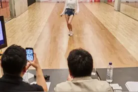 韩国公司强迫练习生拍半裸照，中国女孩也受害，不拍会怎样？图片